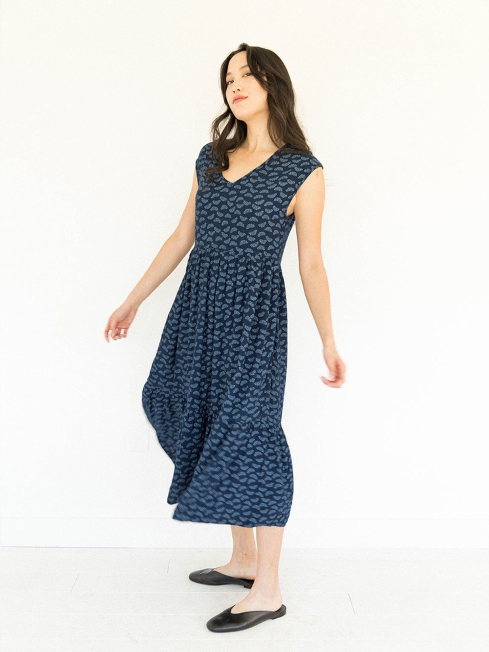 Suunday The Tiered Maxi Midi Dress in Wildflower Seed Navy